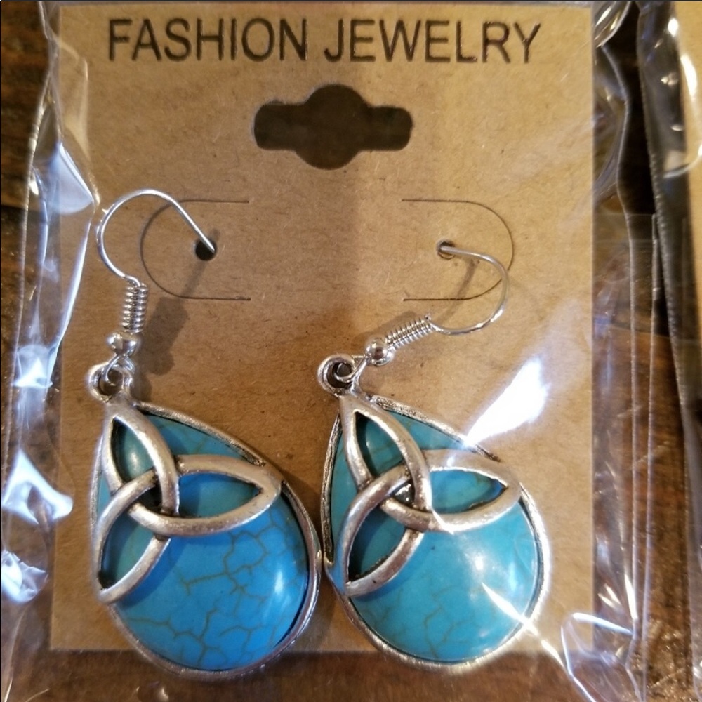 💚 Fashion Drop Earrings